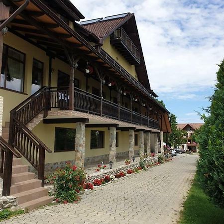 Pensiunea Roua Muntilor Sîmbăta de Sus Екстериор снимка