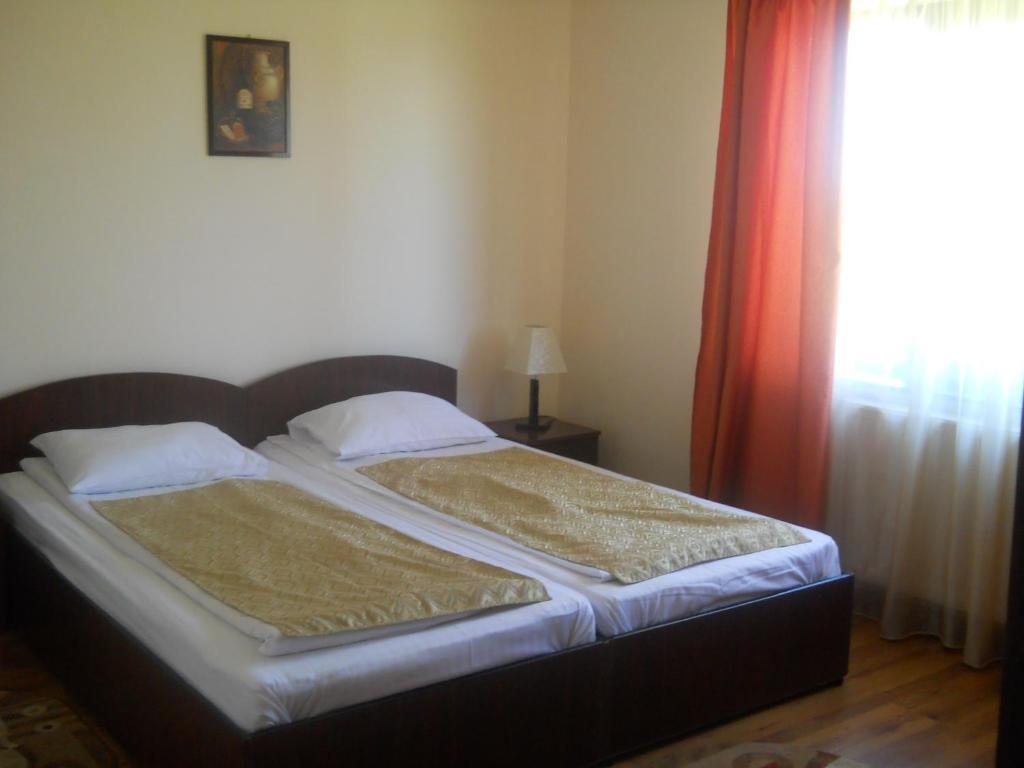 Pensiunea Roua Muntilor Sîmbăta de Sus Стая снимка