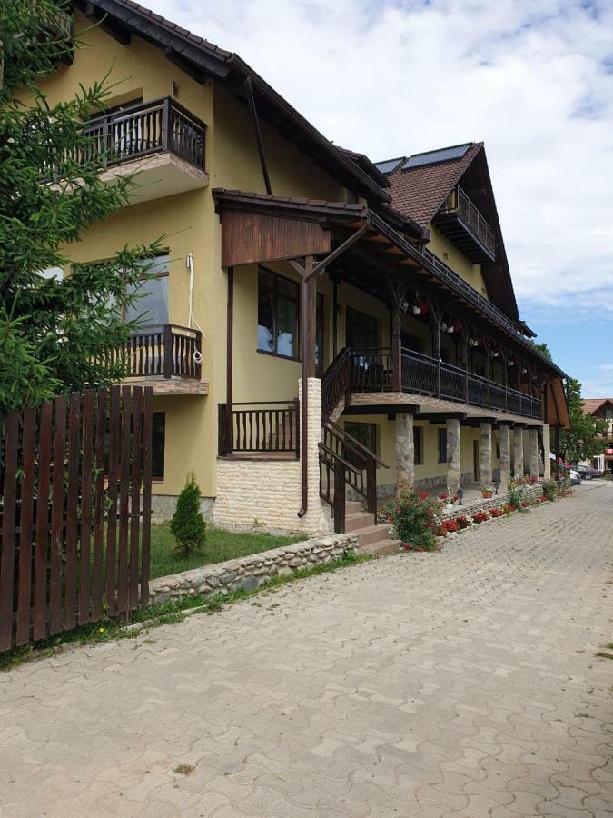Pensiunea Roua Muntilor Sîmbăta de Sus Екстериор снимка